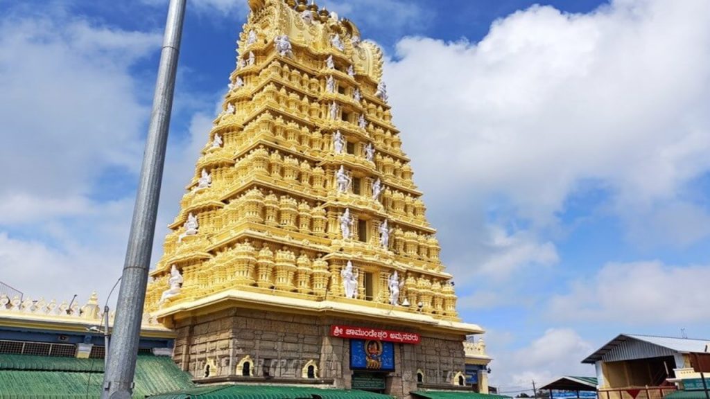 Best places to visit in Mysore  Sri Chamundeshwari Temple: 